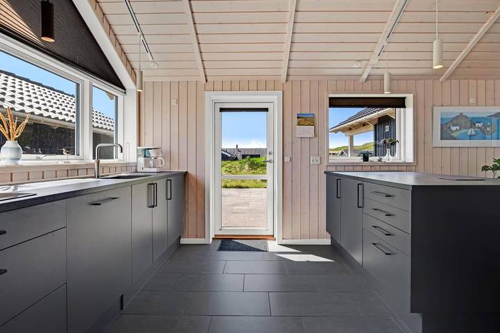 Gemütliches Ferienhaus in Årgab mit Sauna und in unmittelbarer Nähe zum Strand in Hvide Sande, Holmsland Klit
