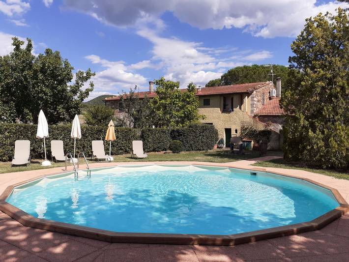 Ferienwohnung für 9 Personen, mit Terrasse und Garten sowie Pool in Castellina Marittima