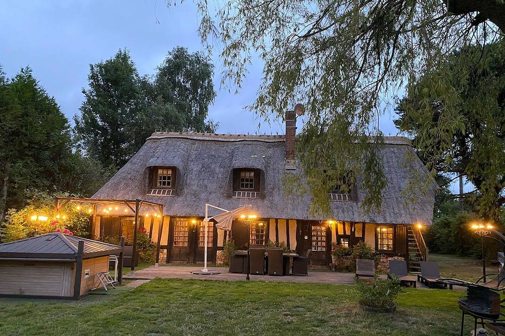 Typique chaumière weekend/semaine/15 jours pour vos vacances en normandie in Saint-Philbert-sur-Risle, Région de Bernay