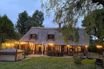 Gîte pour 7 personnes, avec terrasse ainsi que jacuzzi et jardin à Saint-Philbert-sur-Risle