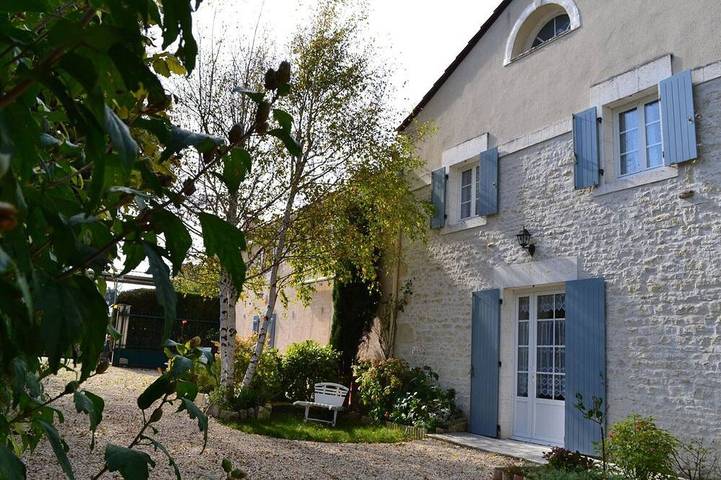 Gîte pour 4 personnes, avec jardin dans Saint-Genis-d'Hiersac