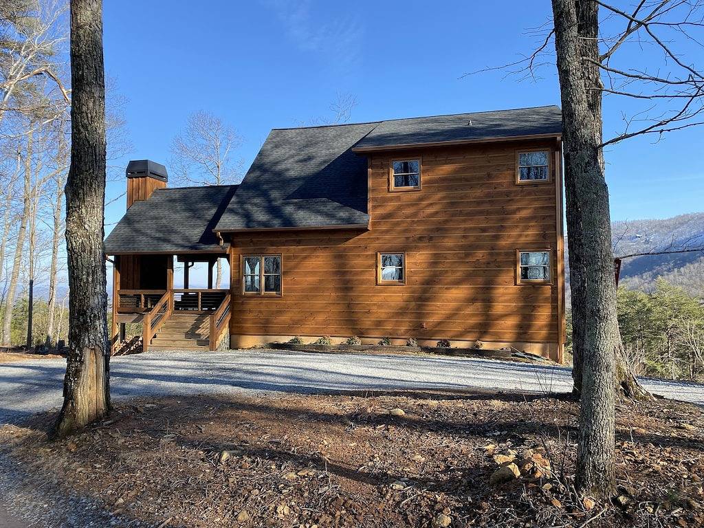 Luxury Cabin, Incredible View, Amazing Sunrise & Sunset, Secluded, Pet Friendly in Cherry Log, Chattahoochee National Forest