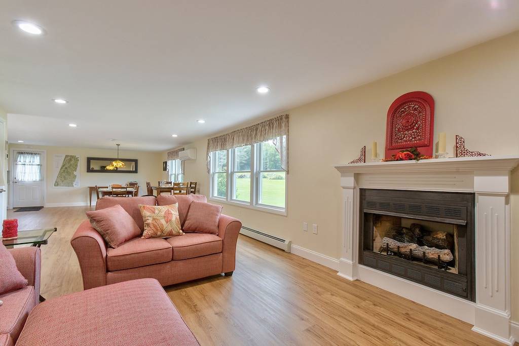 Country Living just minutes from Everything! Skiers! We Have Snow!! in Pittsfield (MA), Berkshire County