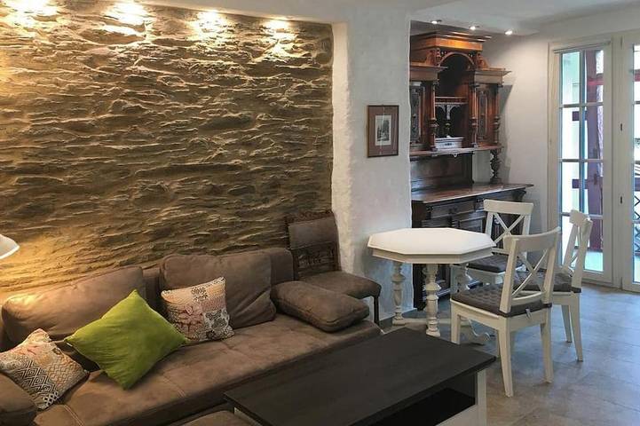 Ferienwohnung für 2 Personen, mit Balkon in Monreal