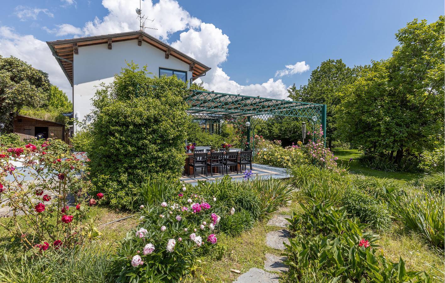 Sunny Oasis Wohnung mit Pool, Garage & Garten - 2.5km von Bagno La Fortuna in Pietrasanta, Italienische Riviera