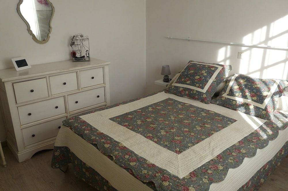 Im Herzen des Luberon, geräumige Villa mit privatem Pool und Whirlpool in Viens, Regionaler Naturpark Luberon