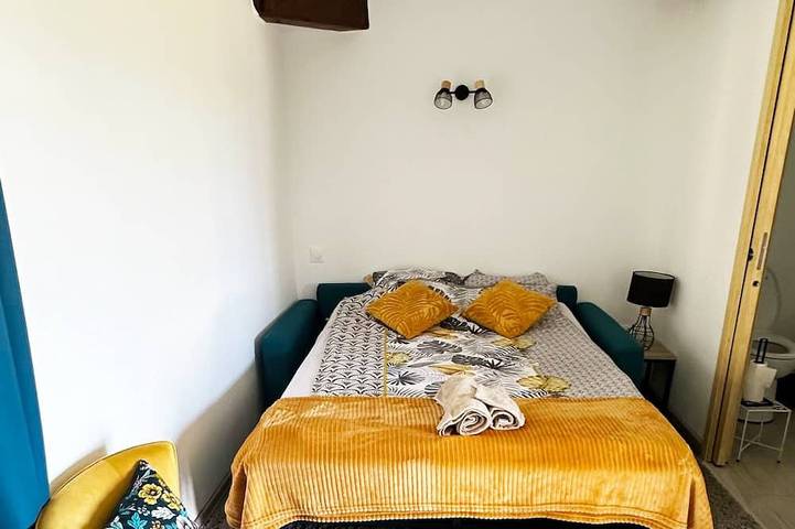 Gîte pour 4 personnes, avec terrasse ainsi que jardin et piscine à Parnans - 3