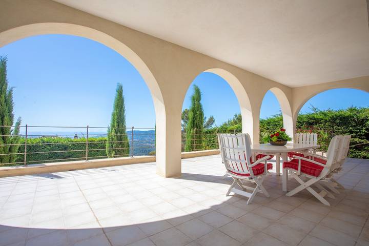 Villa „La Cabri 5 Chambres Piscine“ mit Meerblick, Wlan und Klimaanlage in Cabris, Mittelmeerküste (Frankreich)