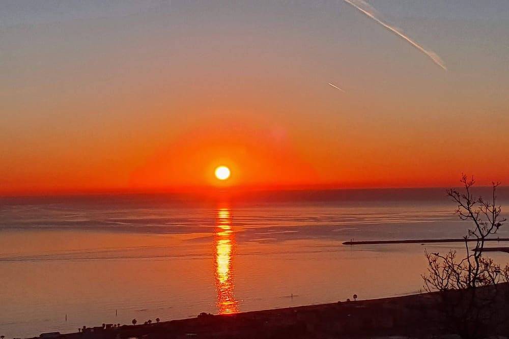 Apartamento entero, Vacation House Niki Terrace sea view garden 2.5 km from the beach in the green in Grottammare (Comune), Riviera delle Palme