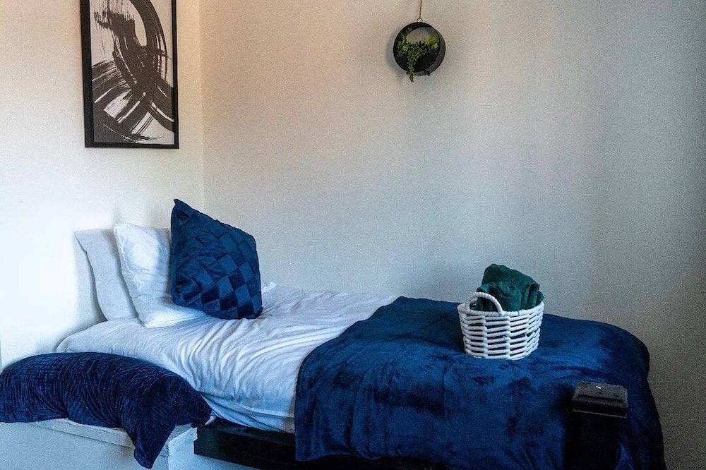 2-Bed - Sleeps 4 - Pet Friendly & Free Parking in Bolton, Greater Manchester