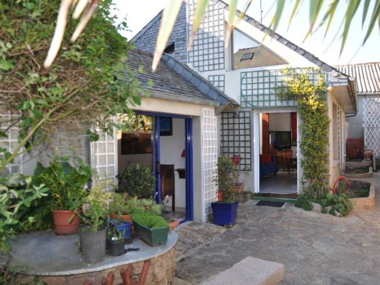 Cozy House 100m from Sea with Wifi, Parking, in Trégastel Center in Trégastel, Pink Granite Coast