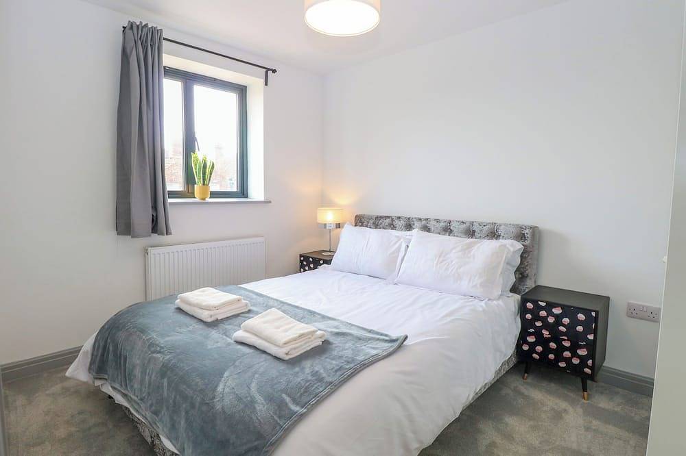 Henham 3 Bernaleen Cottages, pet friendly, with hot tub in Docking in Docking, Norfolk