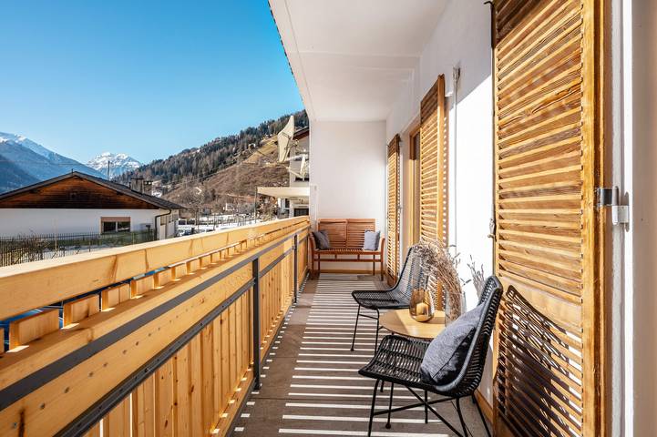 Ferienwohnung für 4 Personen, mit Balkon und Seeblick in Burggrafenamt - 2