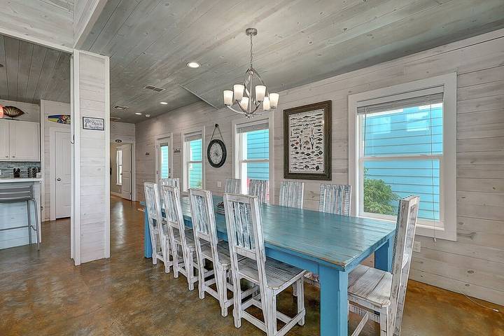 Vacation home for 12 people, with pool and balcony in Port Aransas