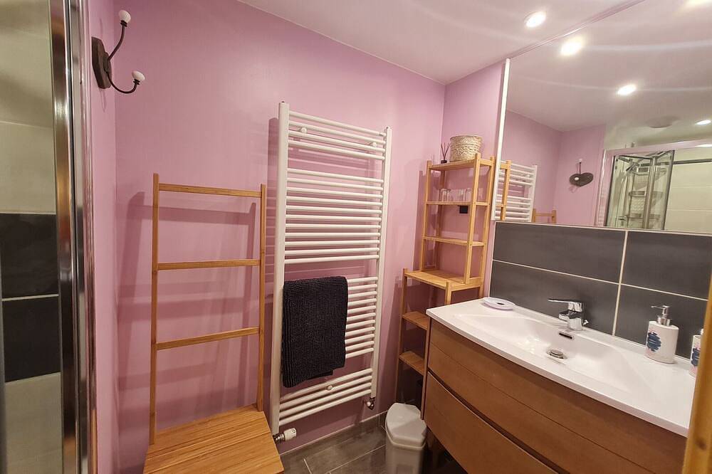 Cozy Double Room in Rochesson - Near Gérardmer, Independent Access, Traditional Meals in Rochesson, Parco naturale regionale dei Ballons des Vosges