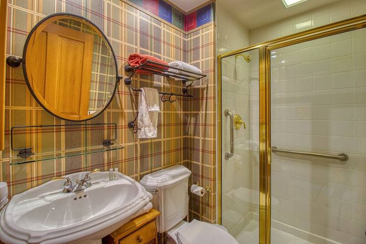 Vacation rental for 8 people, with terrace and hot tub as well as pool in Beaver Creek