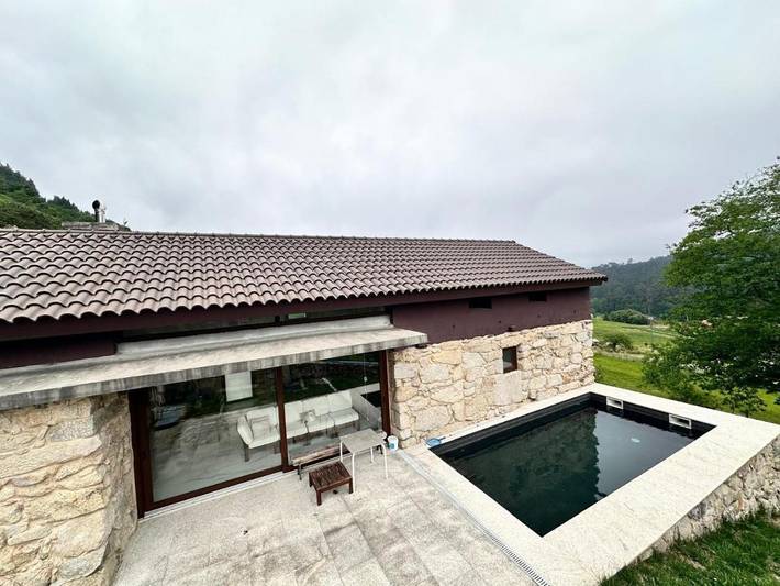 Casa de férias para 7 pessoas, com vista e piscina e ainda jardim em Gondomar