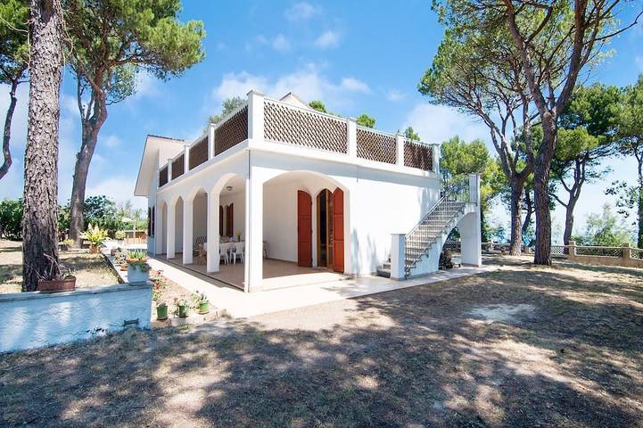Holiday home for 8 people, with garden and terrace as well as pool - 1