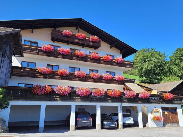 Ferienwohnung für 2 Personen, mit Balkon und Terrasse sowie Garten und Ausblick in Mutters