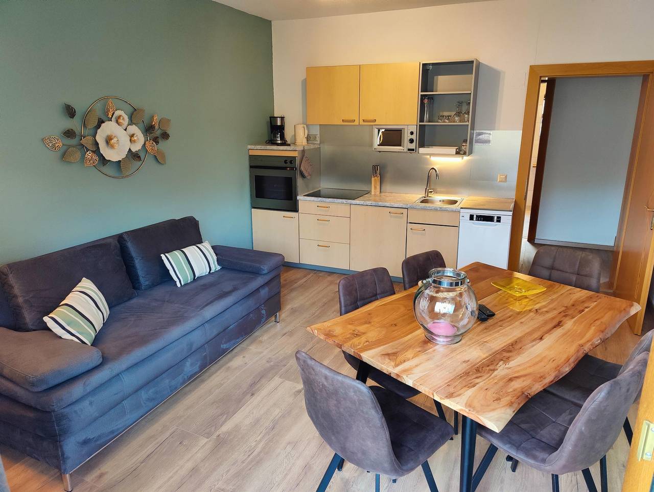 Doppelzimmer mit Balkon in Treffen am Ossiacher See, Villach-Land