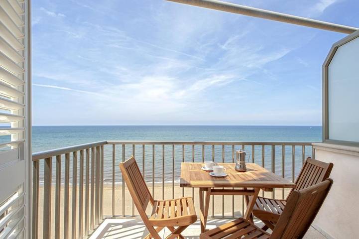 Appart’hôtel pour 4 personnes, avec Balcon et Terrasse ainsi que Jardin et Vue à San Vincenzo