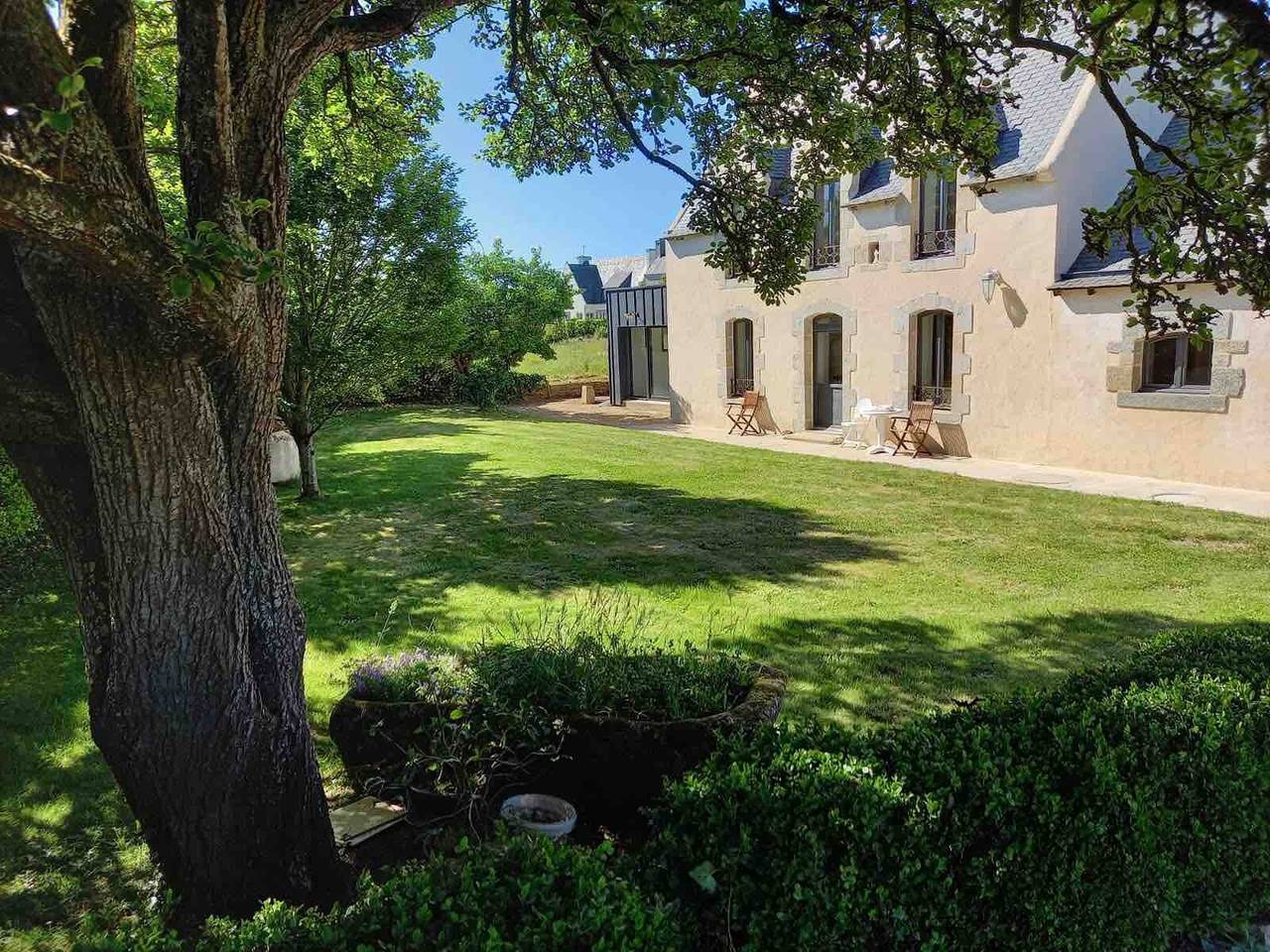 Holiday Home “Les Agapanthes” with Private Terrace, Garden, and Wi-Fi in Kerlouan, Brest region