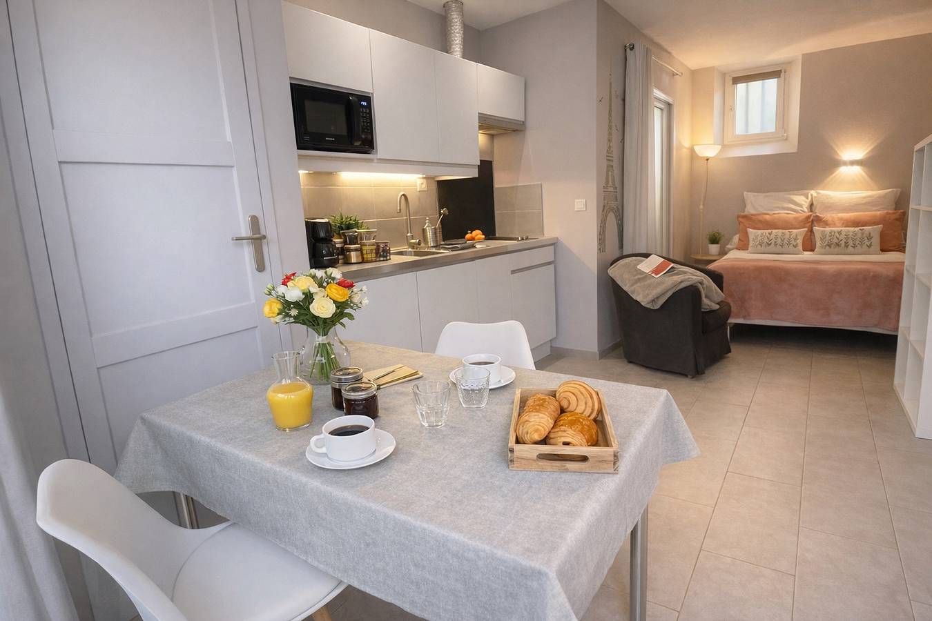 Appartement entier, L'Atelier, studio indépendant avec parking pour 1 à 2 personnes. in Longjumeau, Essonne