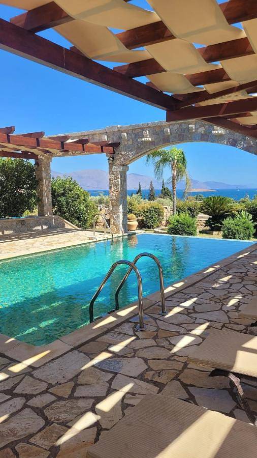 Casa de vacaciones para 6 personas, con Terraza y Jardín además de Piscina y Vistas en Delfos