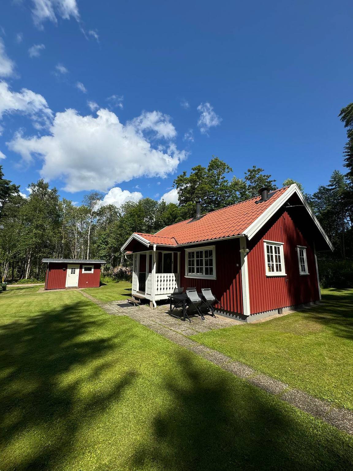 Urlaub mit Boot am See und Internet in Västergötland