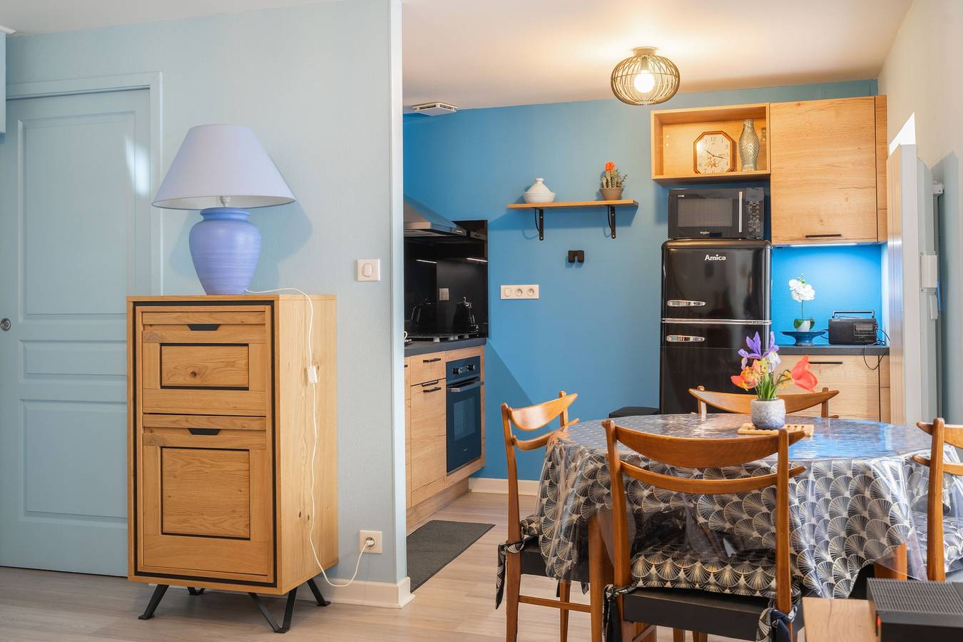 Ganze Wohnung, Möblierte Wohnung in kleinem Stadthaus im Zentrum zu vermieten in Jonzac, Jonzac und Umgebung