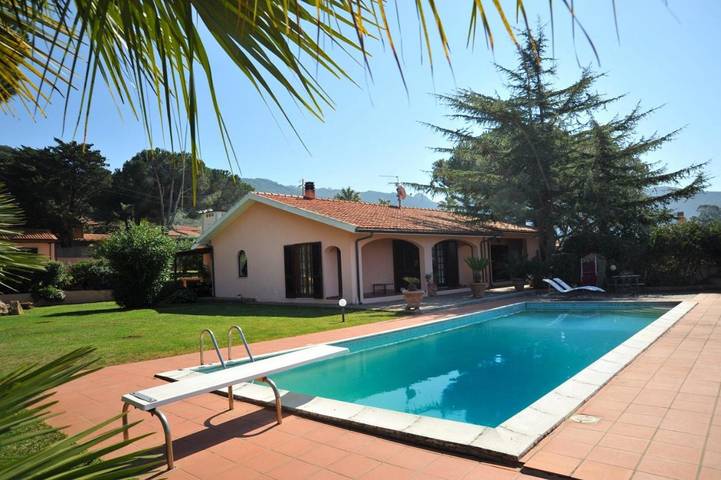 Maison d’hôte pour 2 personnes, avec Terrasse et Jardin ainsi que Piscine et Vue à Portoferraio