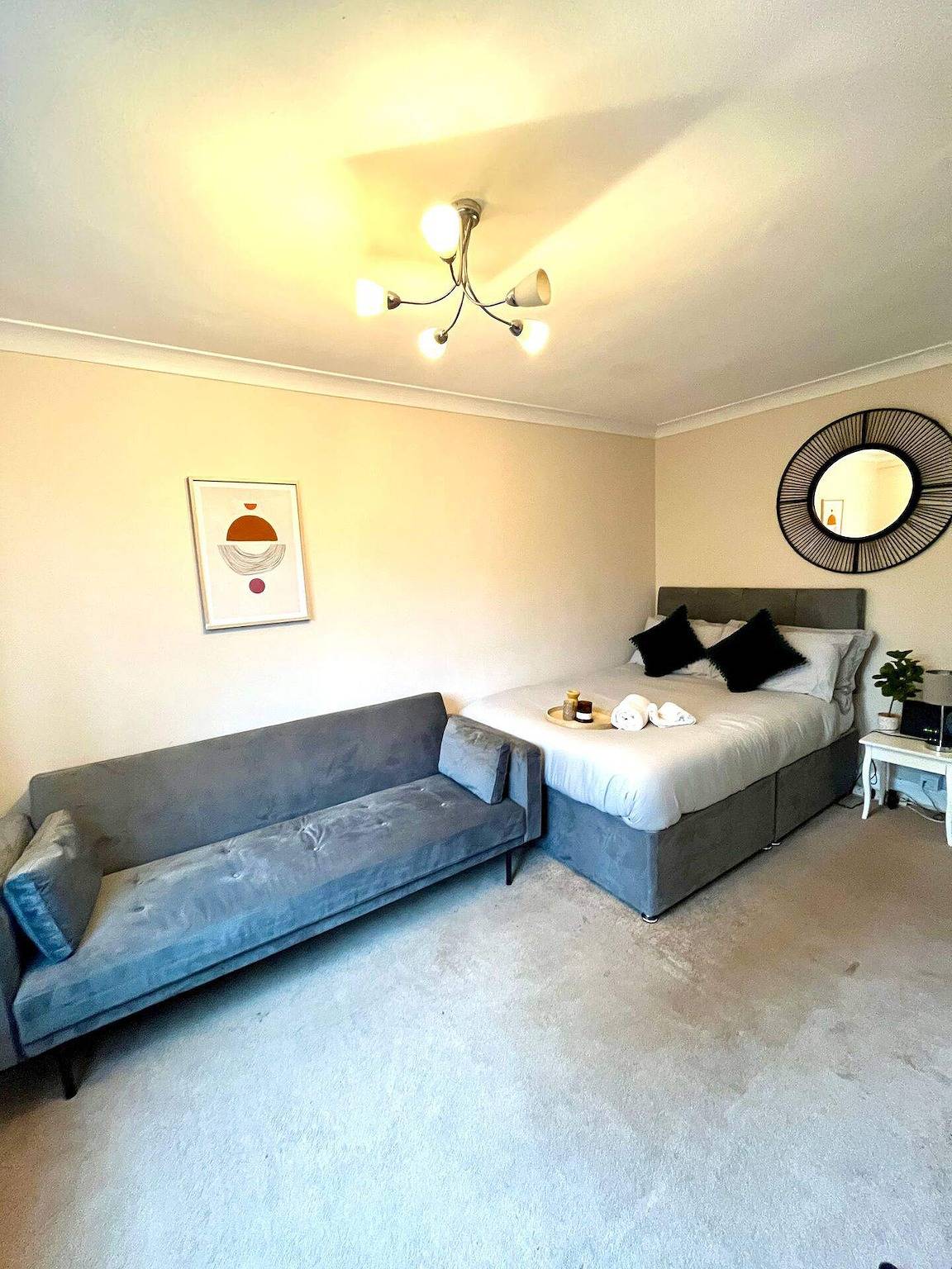 Entire vacation apartment, Charming Croydon Apartment Near Altyre Road in Croydon, London