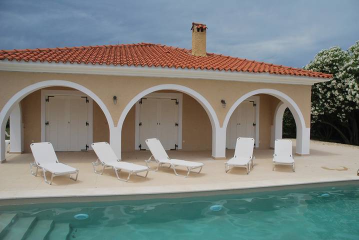 Villa for 8 people, with ocean view and garden in Laganas