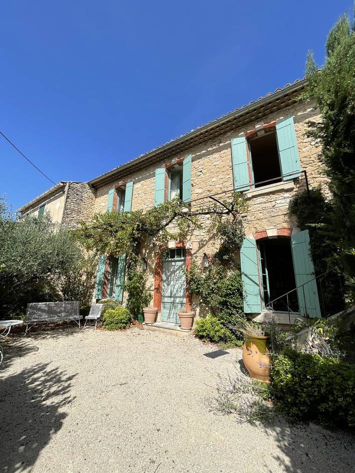 Gîte pour 8 personnes, avec terrasse et jardin