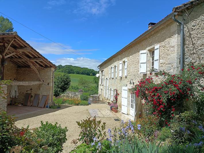 Location de vacances pour 12 personnes, avec Balcon ainsi que Terrasse et Jardin à L'Isle-Bouzon