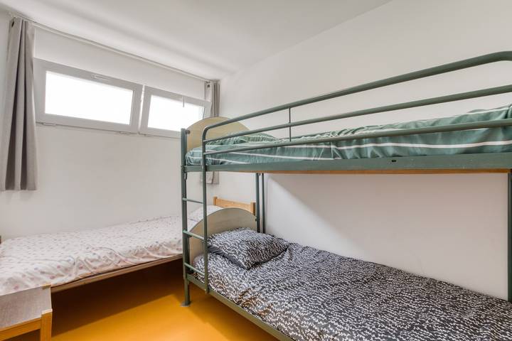 Habitación con terraza compartida y Wi-Fi a 10 minutos del mar in Mudaison, Costa mediterránea (Francia)