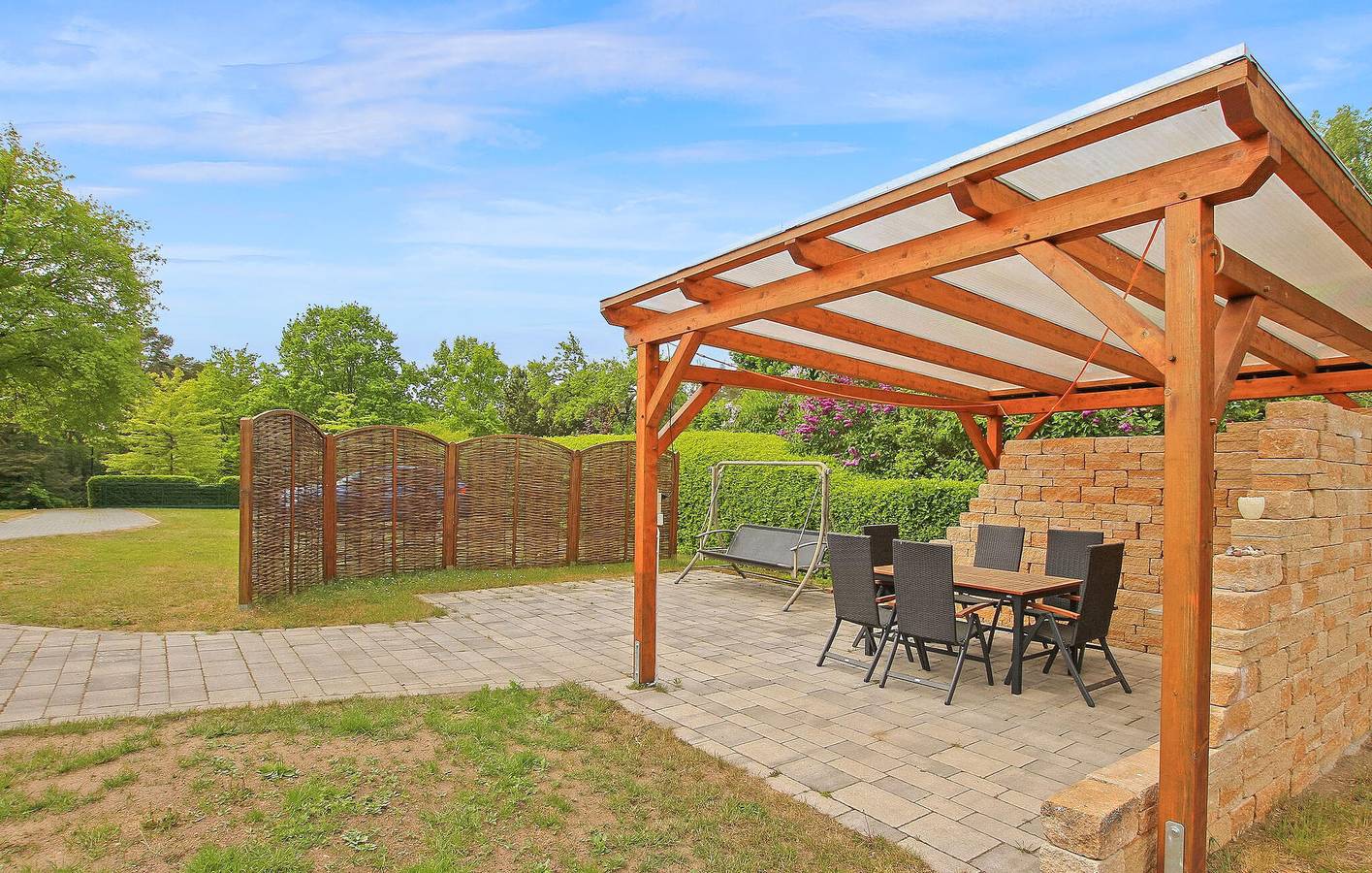 Ganze Ferienwohnung, Gemütliche Wohnung mit Terrasse & Parkplatz 500m vom Strand Zislow in Zislow, Plauer See