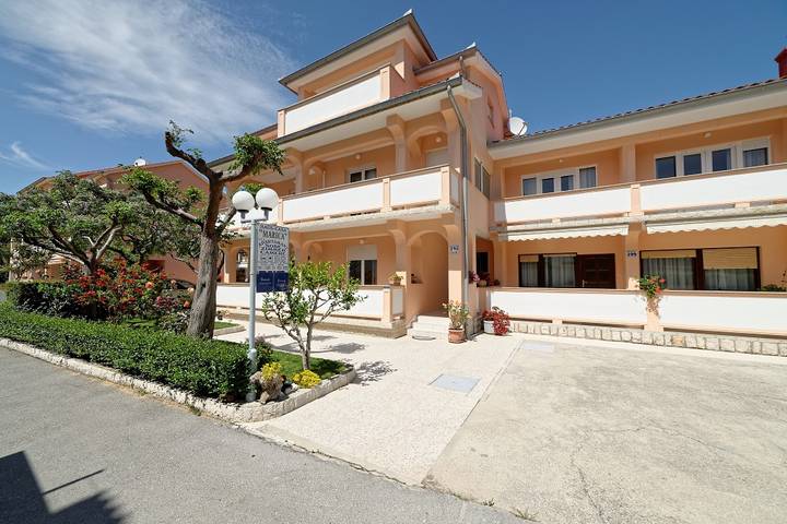 Entire apartment, Ferienwohnung in Palit mit Balkon, Klimaanlage, W-Lan, Spülmaschine (820-8) in Palit (Kvarn Bay), Rab