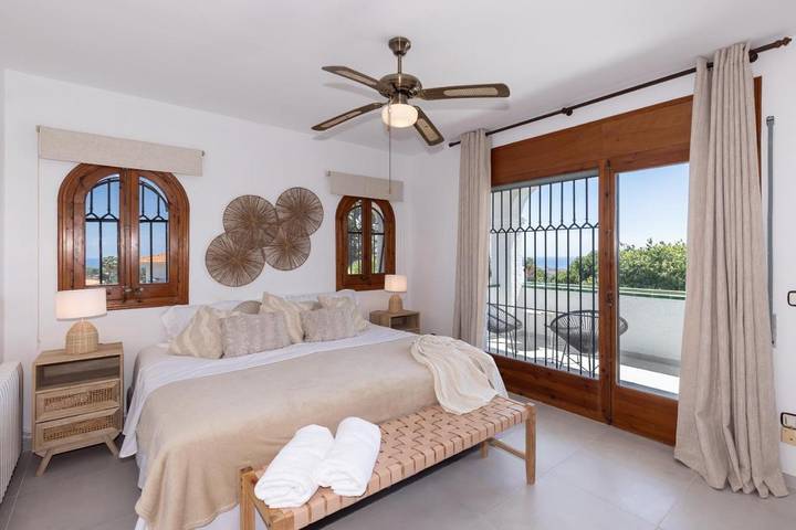 Casa rural para 6 personas, con Balcón y Terraza además de Jardín y Piscina en Cunit - 3