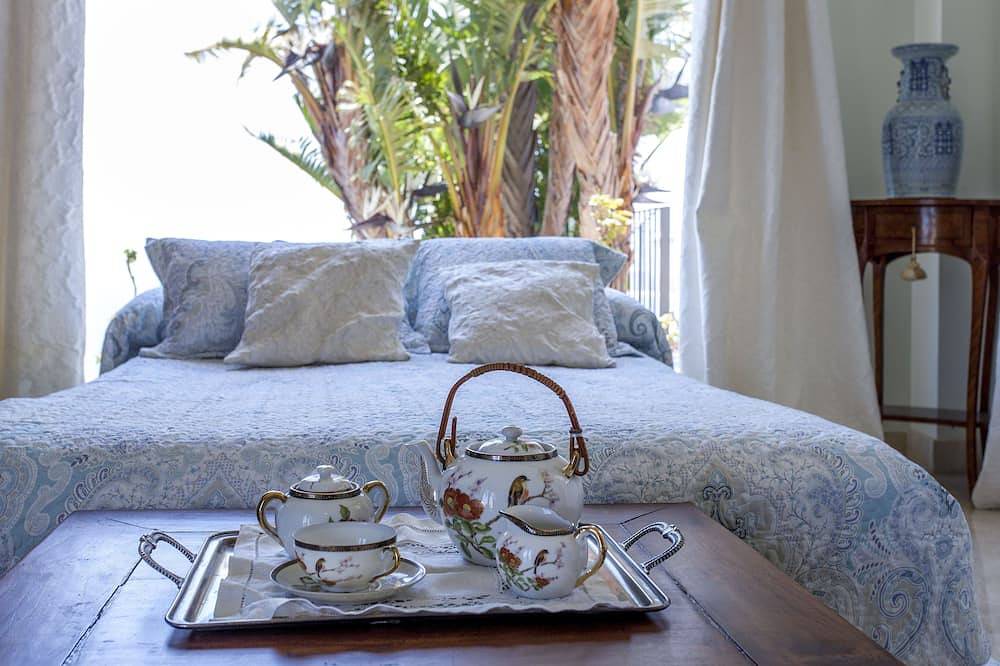 Luxury Villa  in Valencia Coast. Wi Fi & private infinity saline pool near golf. in Platja de Cap Blanc (Cullera), Cullera