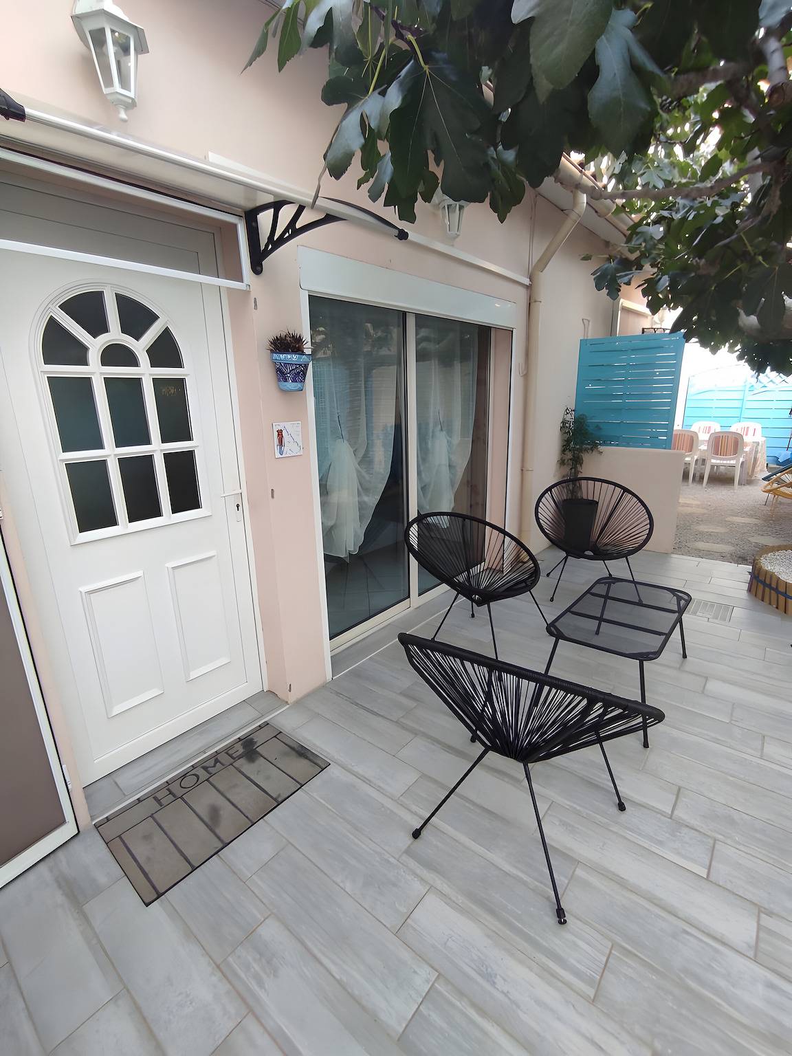 Les Orchidées Guest Rooms – Wi-Fi and Air Conditioning Included in Perpignan, Côte d'Améthyste