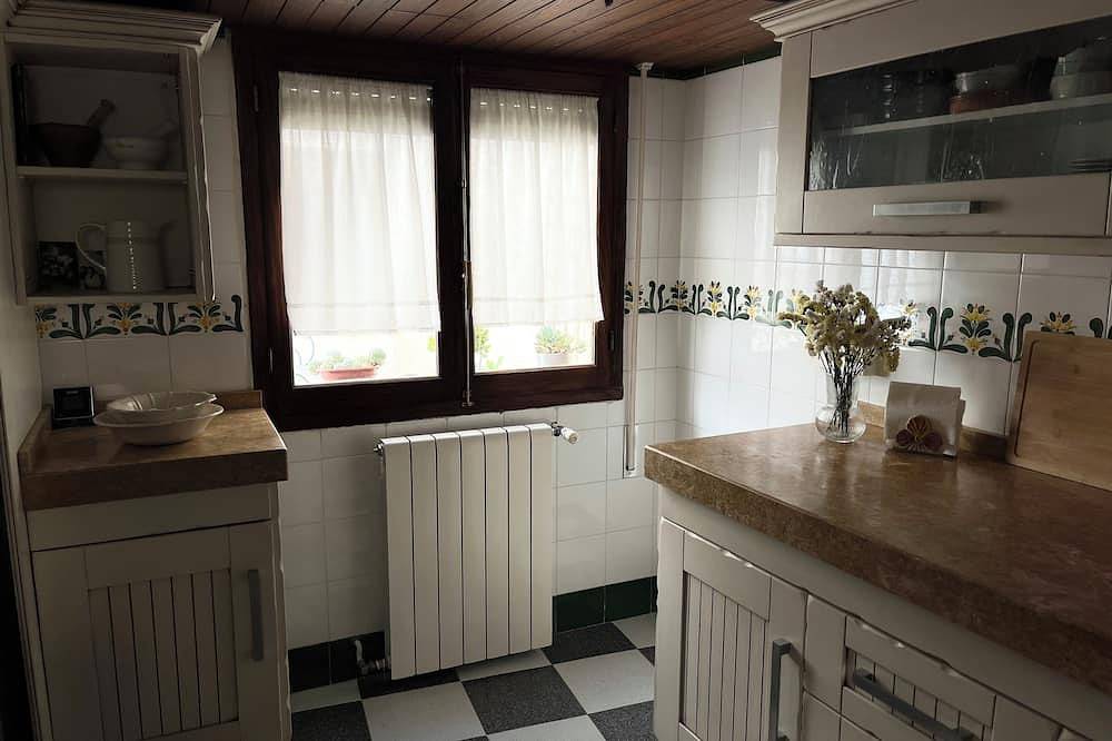 Casa el centro del pueblo con todas las comodidades. in Biar, Interior de Alicante