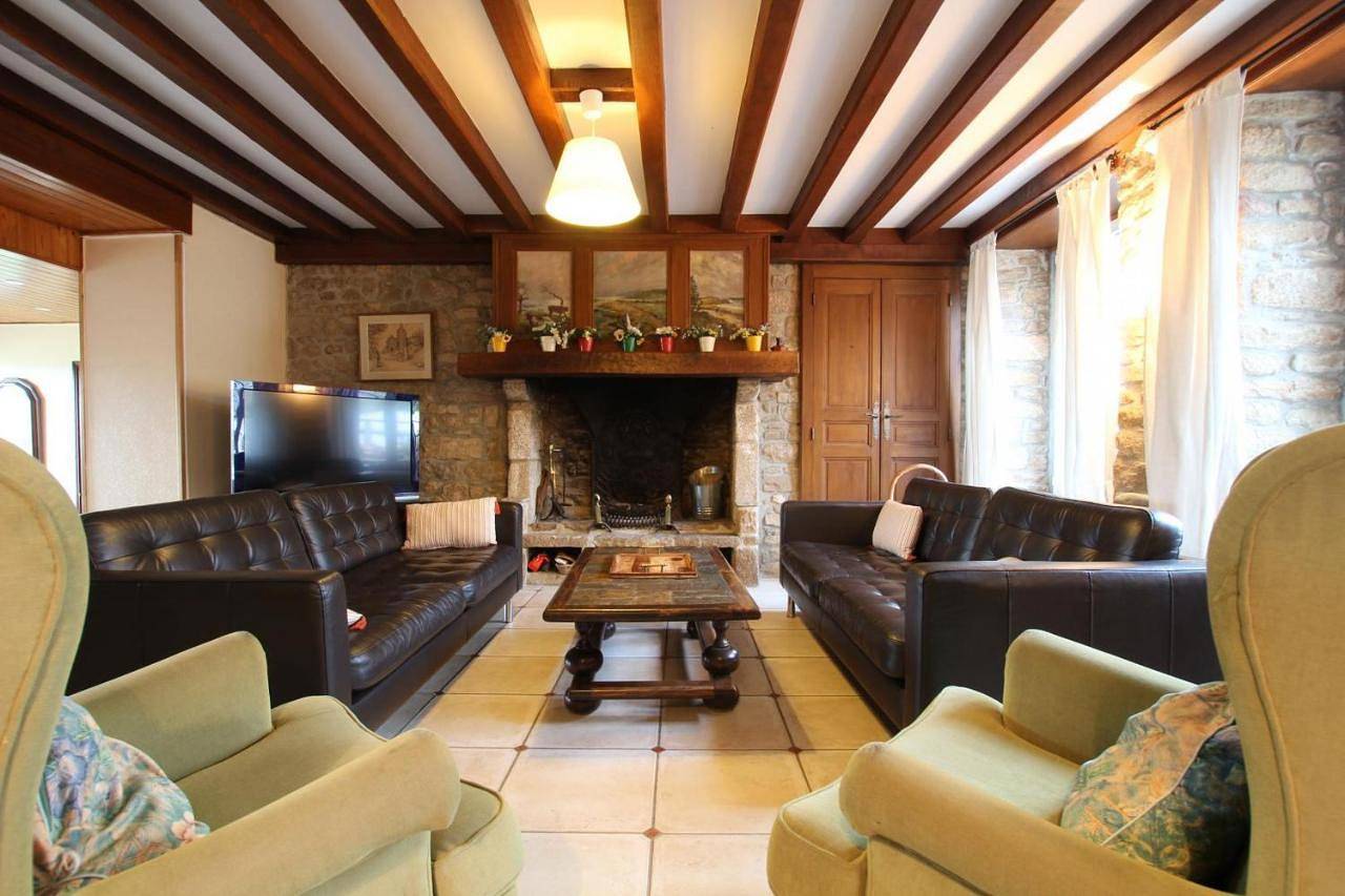 Six-Bedroom House in Omonville-la-Rogue, La Hague
