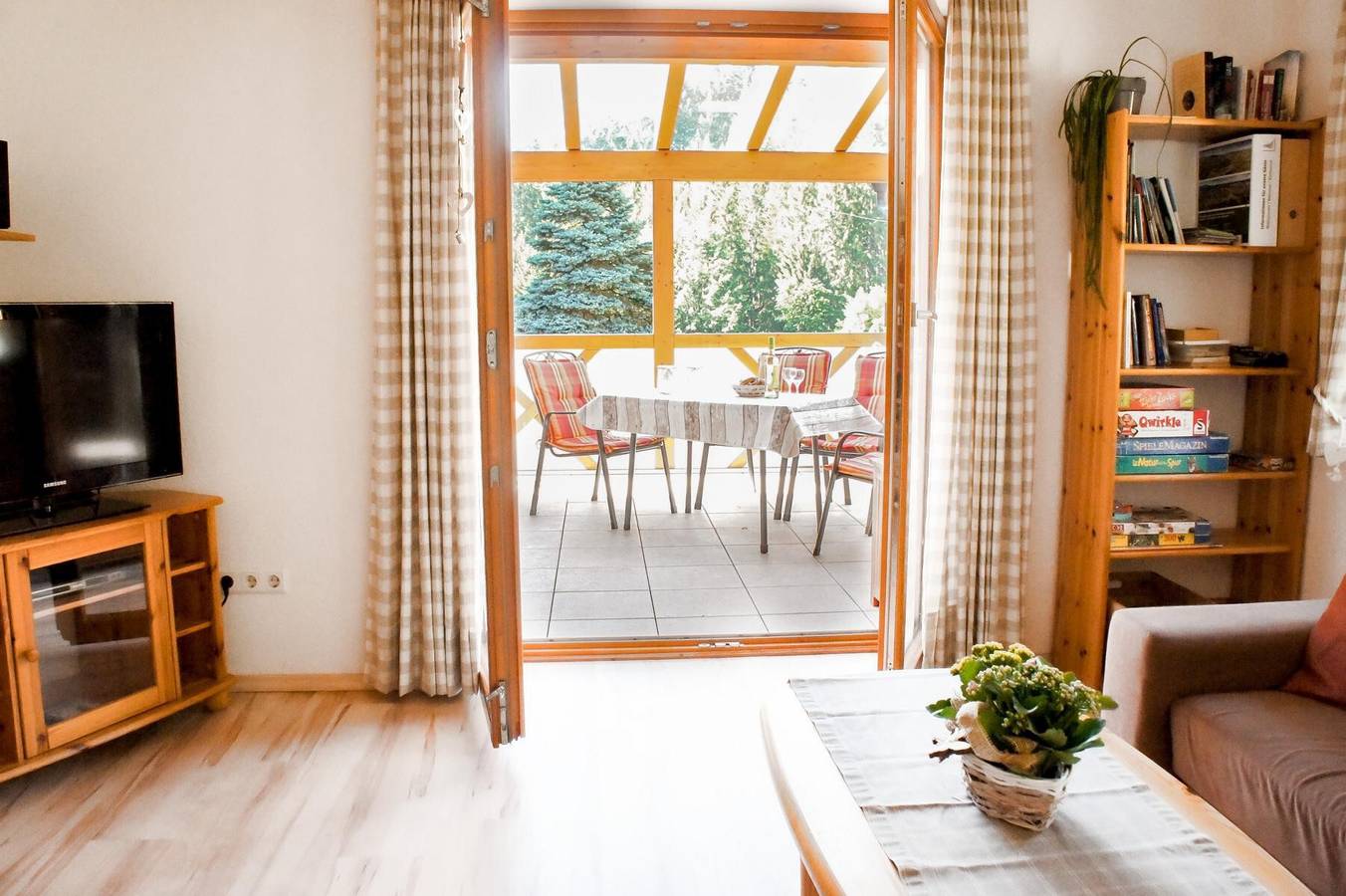 Entire apartment, Apartment 'Heidelbeere' with Mountain View, Private Terrace and Wi-Fi in Oberkirch, Central Black Forest