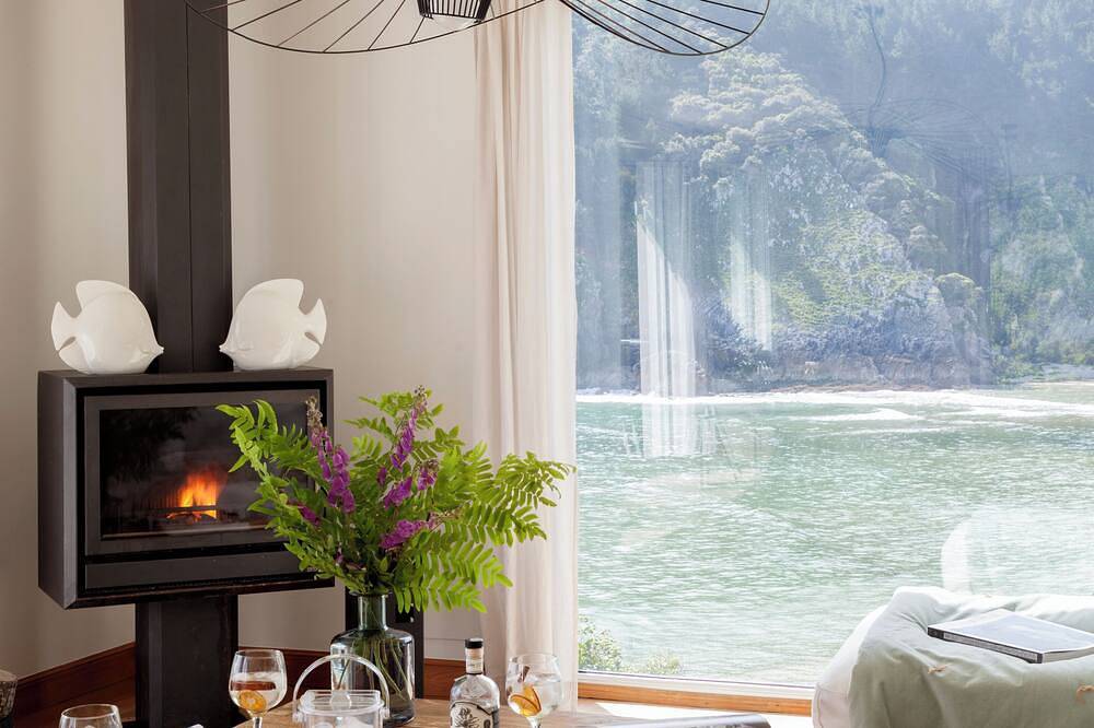 La Peninsula Pechon Cantabria, Luxury villa on the sea with heated pool in Pechón, Val de San Vicente