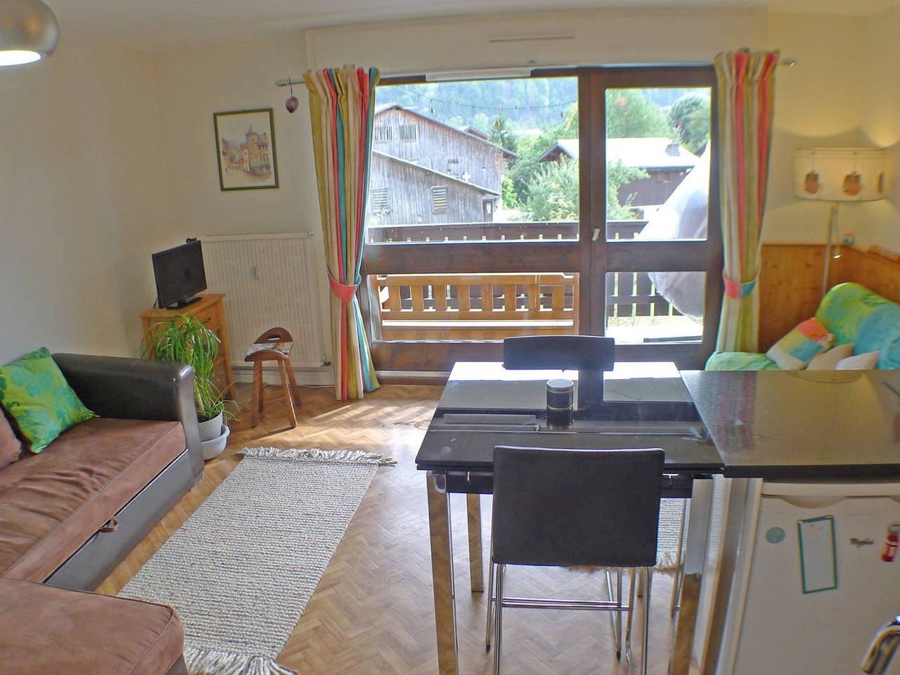 Studio entier, Studio lumineux pour 4 pers, animaux admis, wifi inclus, au centre de Samoëns in Samoëns, Région de Bonneville