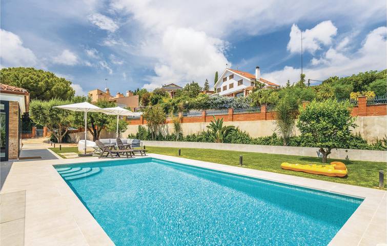 Geräumige Wohnung mit Pool und Terrasse in Alella, Maresme