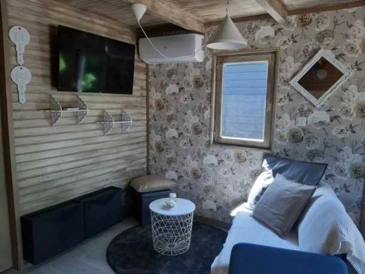 Camping 4 étoiles - Piscine  - eehf0h in Noves, Arles region
