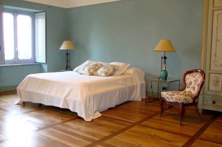 Location de vacances pour 6 personnes, avec piscine et balcon ainsi que jardin et jacuzzi à Pignerol - 2