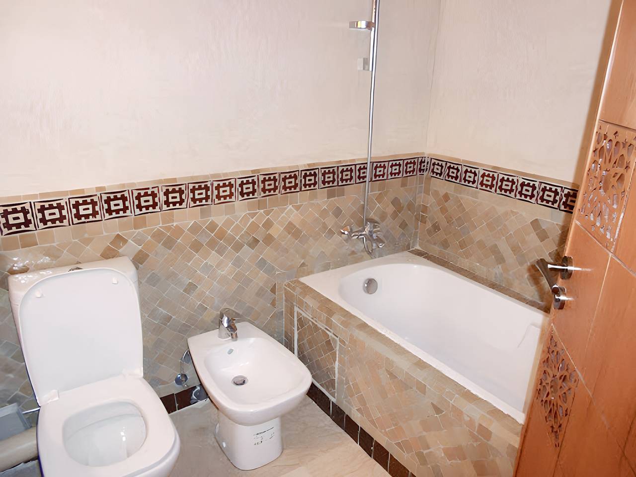 Apartamento entero, Amplio apartamento en Fez 70 m² con bonito jardín in Fès-Boulemane region